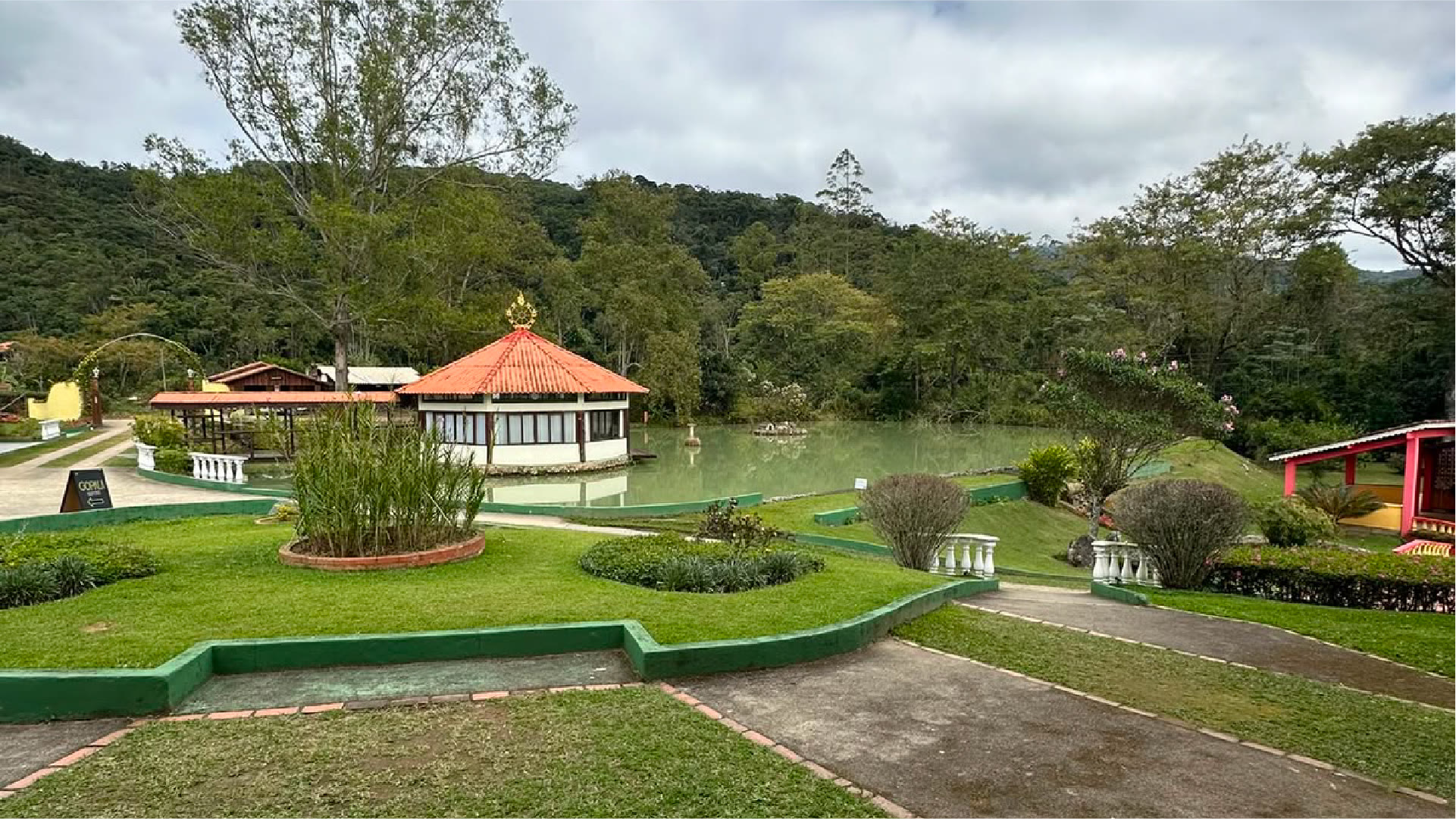 Natureza no Ashram Vrajabhumi